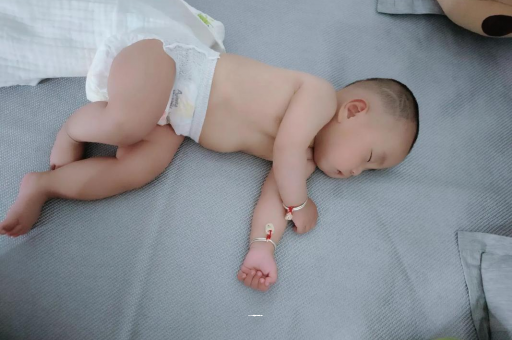 迁安市宝宝大便稀怎么回事